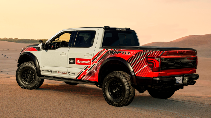 Ford F-150 Raptor R fue modificada para entregar 900 caballos de fuerza.