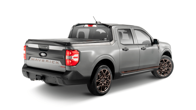 Ford Maverick 300T presenta un estilo urbano y poderoso.