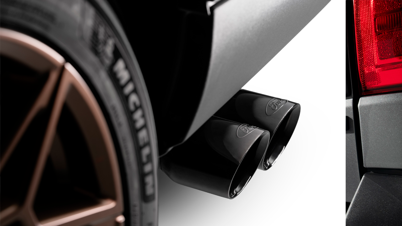 Ford Maverick 300T tiene un sistema de escape back cat de Borla.