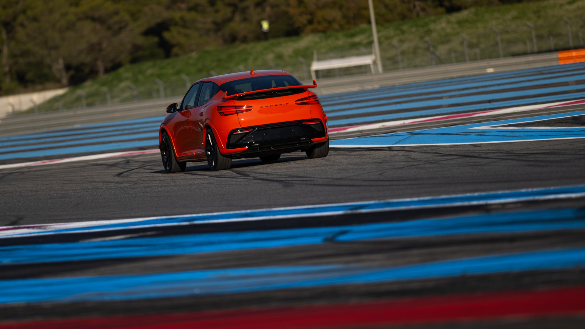 Genesis GV60 Magma tiene un rendimiento eléctrico óptimo.