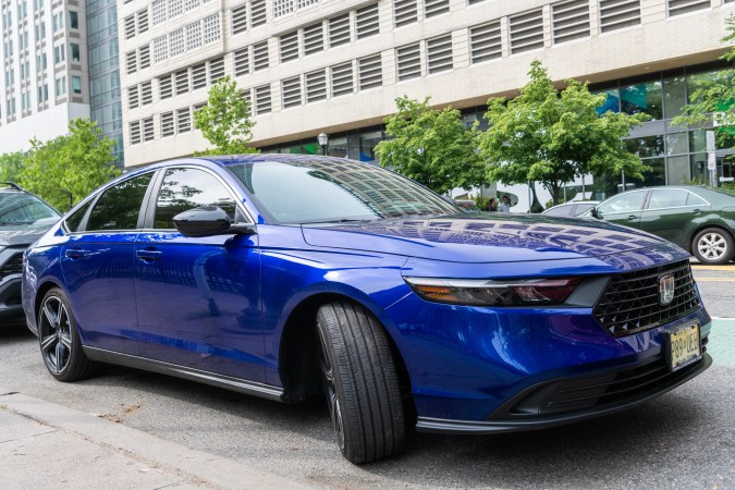 Honda Accord Hybrid logra un buen ahorro de combustible.