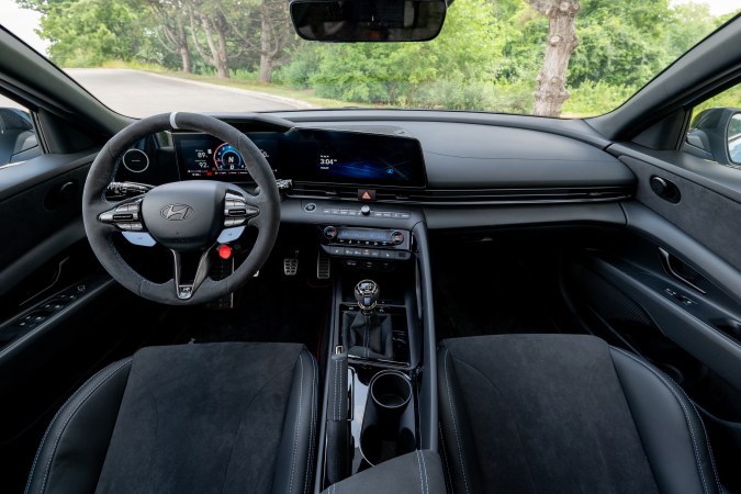 Hyundai Elantra N TCR Edition 2026 tiene un interior premium.
