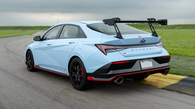Hyundai Elantra N TCR Edition 2026 tiene un paquete aerodinámico exclusivo.