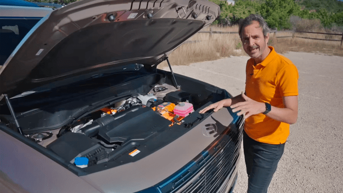 Hyundai Palisade Hybrid 2026 consume 30 mpg en AWD y la FWD 35 mpg.