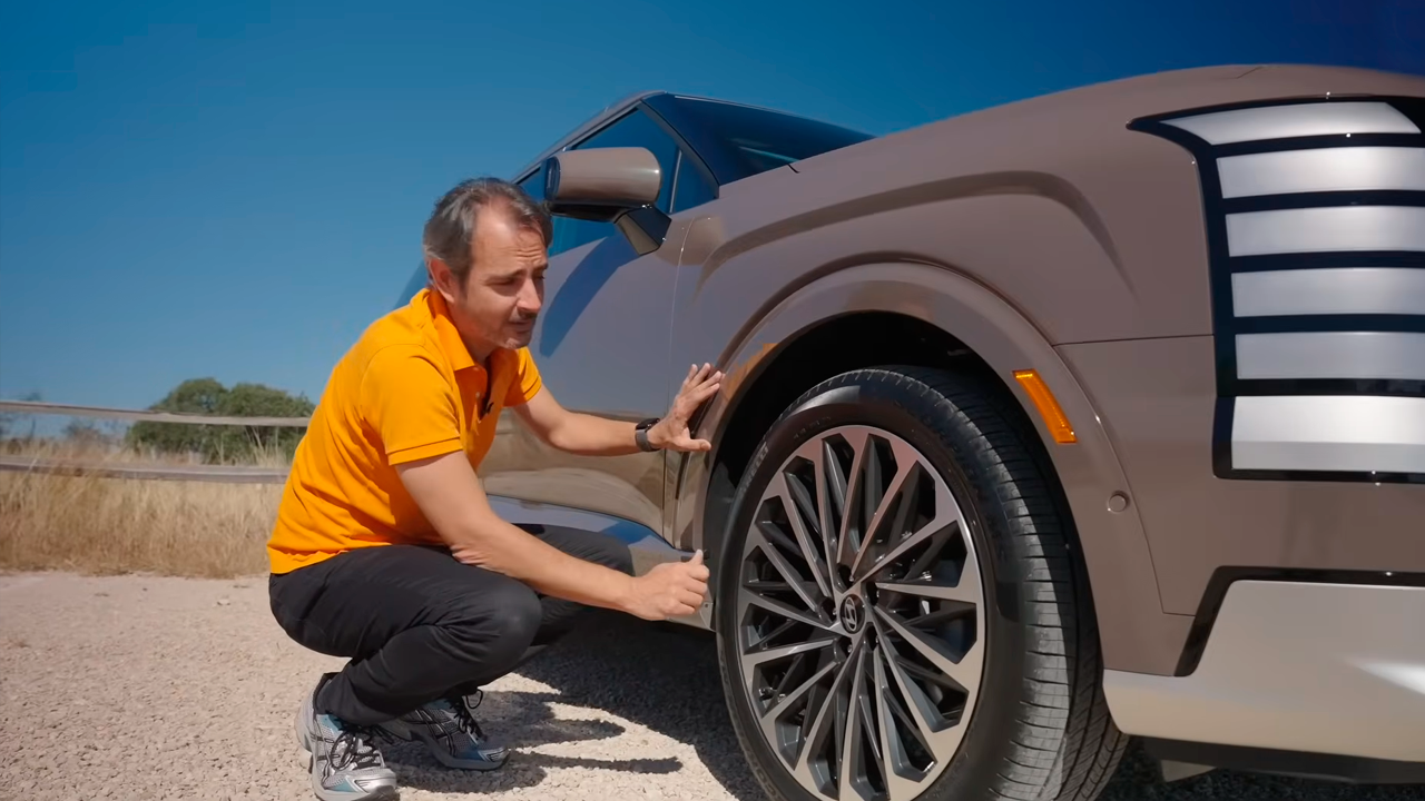 Hyundai Palisade Hybrid 2026 tiene rines 21 pulgadas para el nivel Calligraphy.
