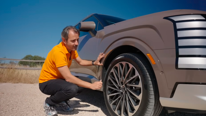 Hyundai Palisade Hybrid 2026 tiene rines 21 pulgadas para el nivel Calligraphy.
