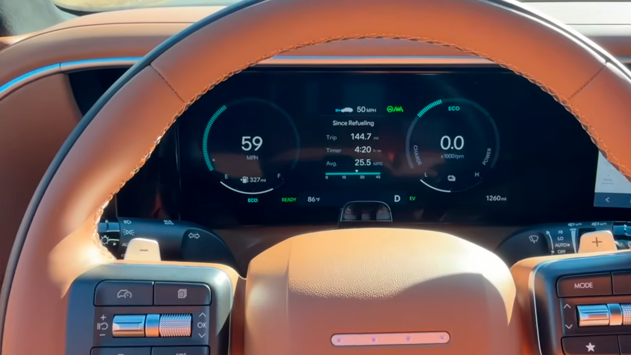 Hyundai Palisade Hybrid 2026 tiene varios sistemas de conducción.