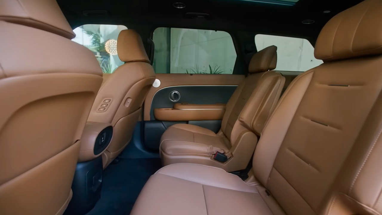 Hyundai Palisade Hybrid 2026 tiene un espacio de tres filas de asientos.