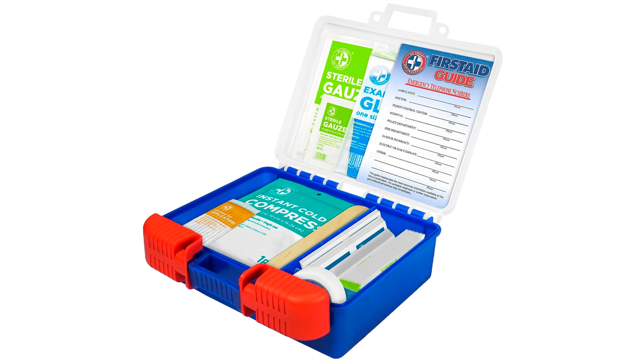 Botiquín de primeros auxilios Be Smart Get Prepared de 110 piezas ofrece un buen kit a bajo precio.