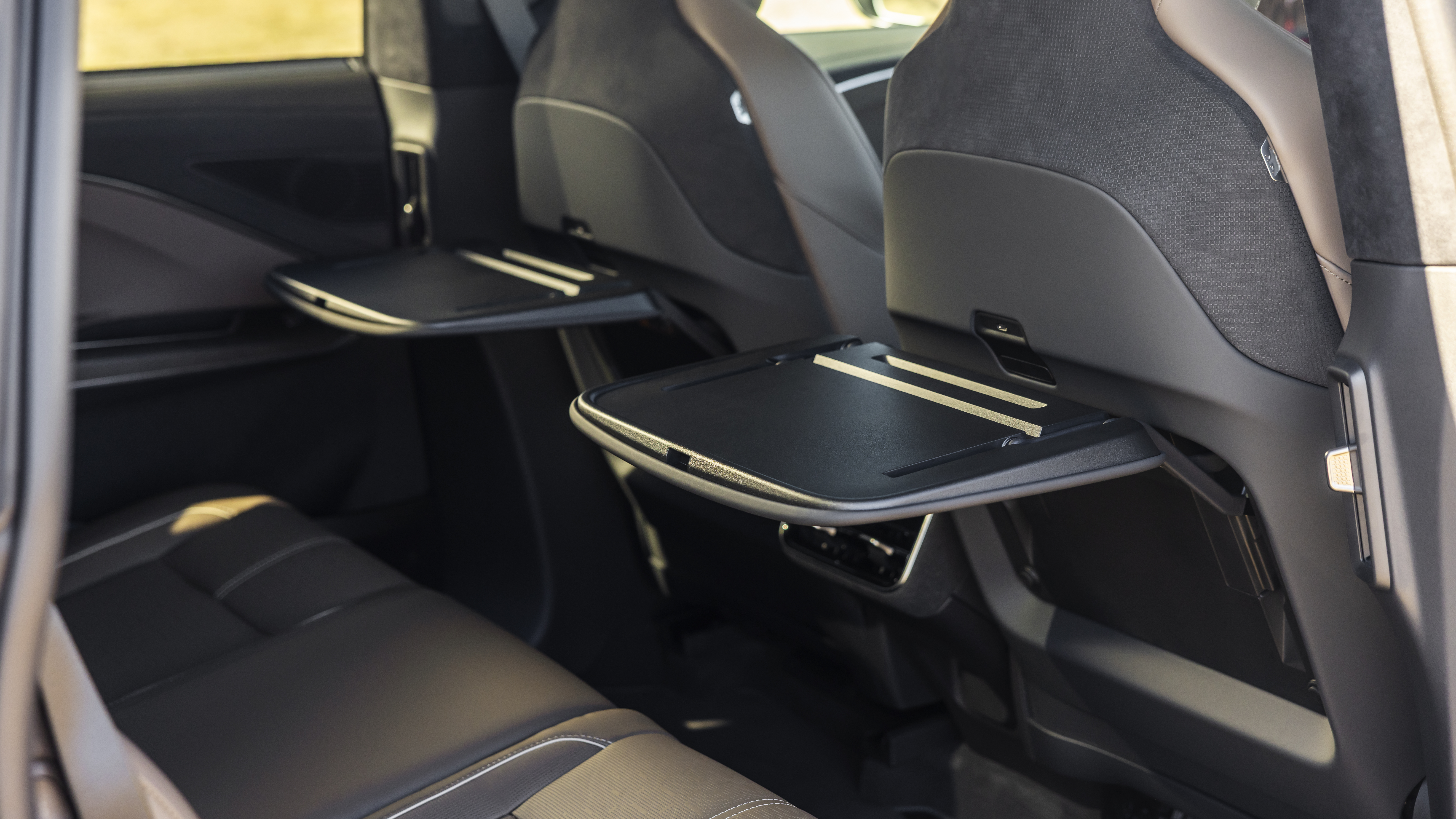 Lucid Gravity Touring 2026 tiene grandes comodidades en su interior.