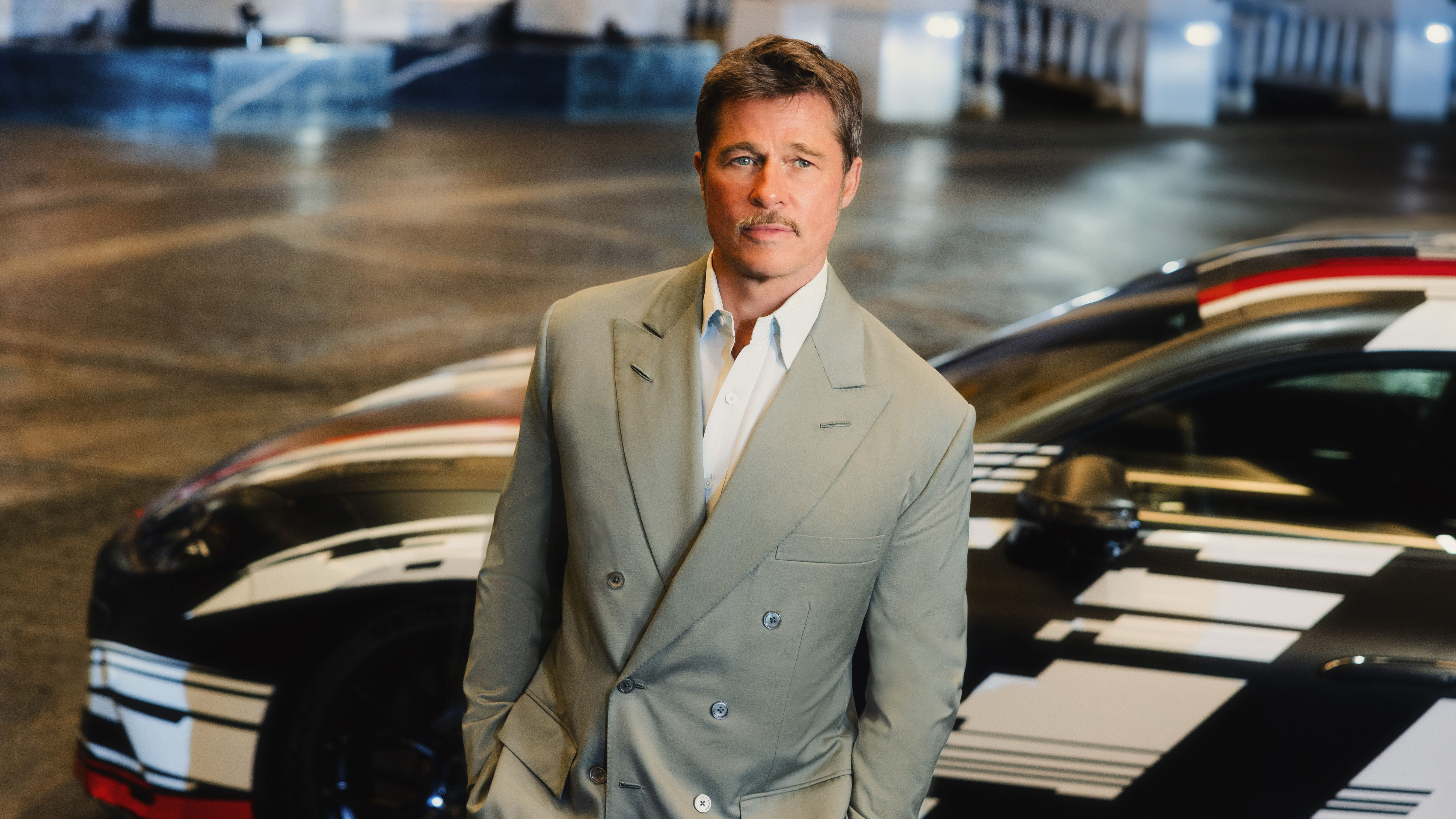 Brad Pitt con el Mercedes-AMG GT 4-puertas Coupé es el embajador del auto.