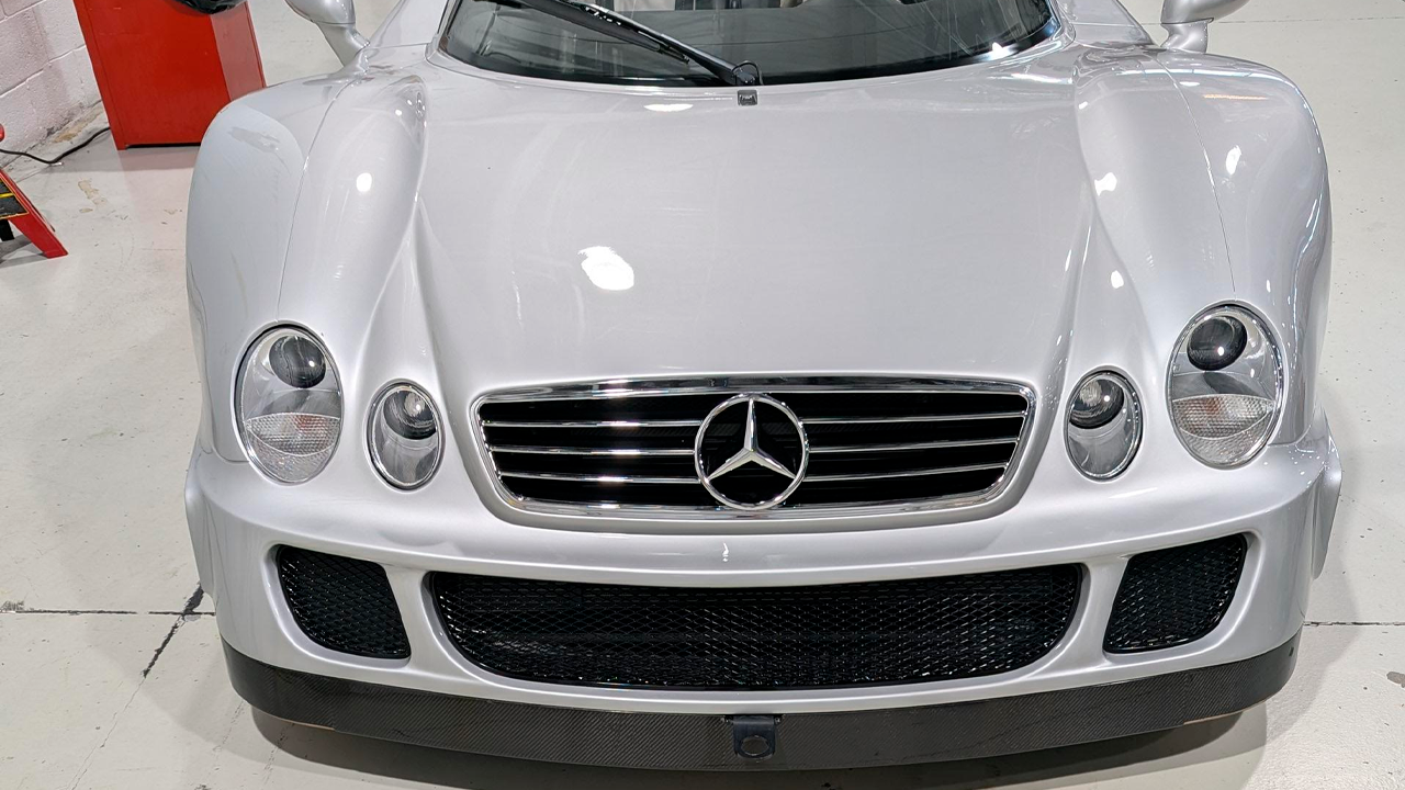 Mercedes-Benz CLK GTR Roadster 2022 solo se hicieron seis en el mundo.