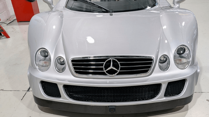 Mercedes-Benz CLK GTR Roadster 2022 solo se hicieron seis en el mundo.