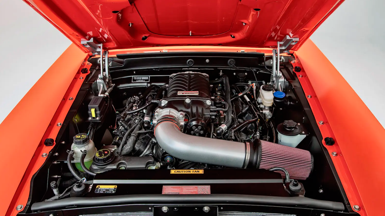 Revology Mustang Boss 429 cuenta con un poderoso motor V8.