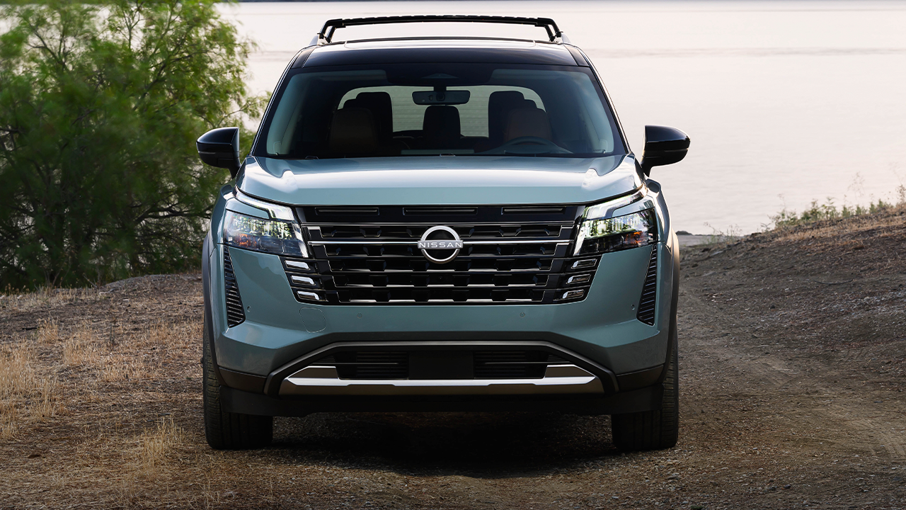 Nissan Pathfinder 2026 tiene detalles estéticos diferentes al 2025.