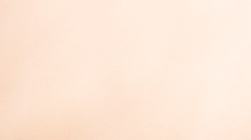 Serie de remenches mecánicos pinchazos neumáticos tubeless. Agua jabonosa aplicada en la zona perforada para comprobar la fuga.