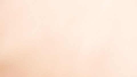 Serie de remenches mecánicos pinchazos neumáticos tubeless. Agua jabonosa aplicada en la zona perforada para comprobar la fuga.