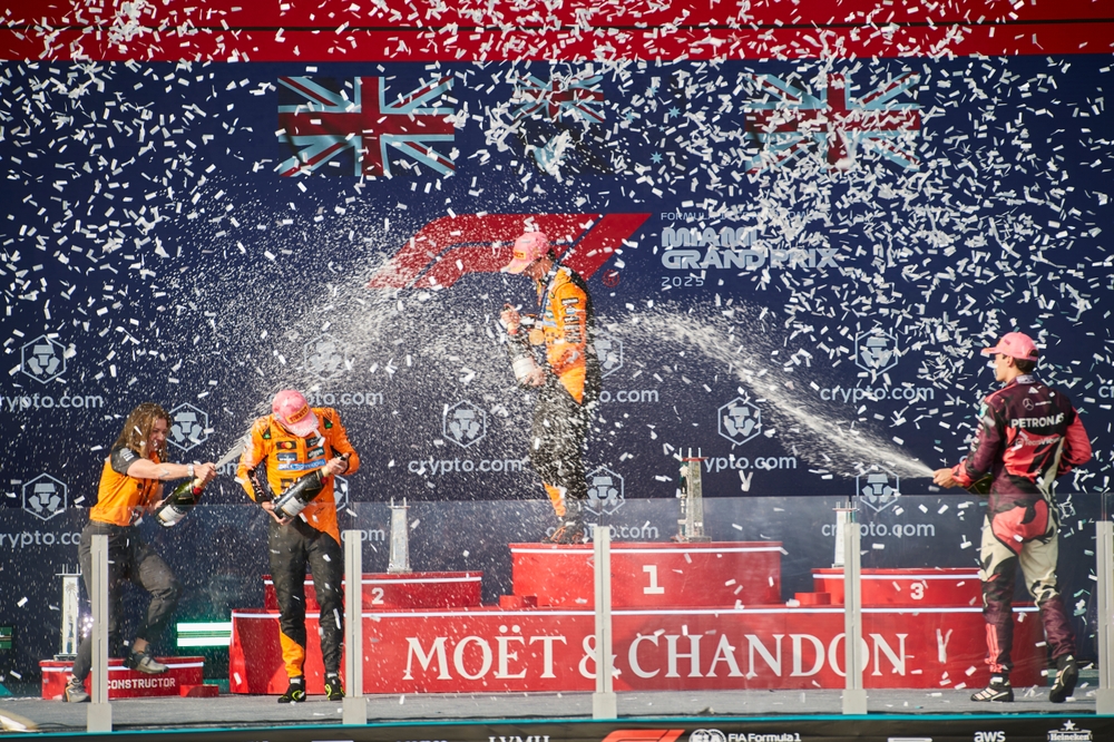 Podio. Primero: 81 Oscar Piastri (AUS) McLaren; Segundo: 4 Lando Norris (GBR) McLaren; Tercero: 63 George Russell (GBR) Mercedes. F1 Miami GP 2025.