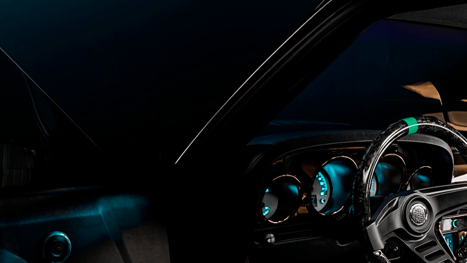 Ringbrothers Kingpin Mustang tiene un interior de cuero negro.