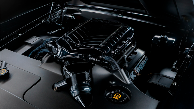 Ringbrothers Kingpin Mustang tiene un motor que genera 800 caballos de fuerza.