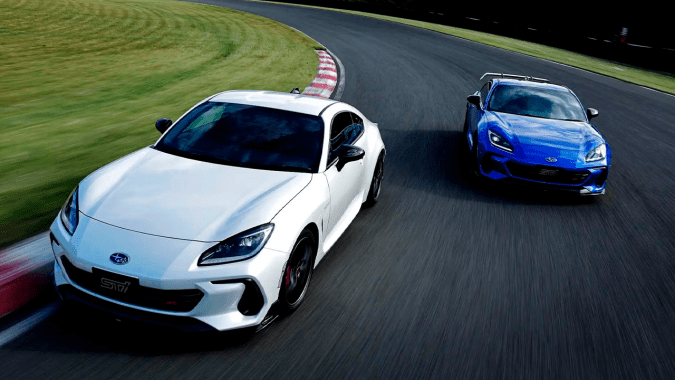 Subaru BRZ STI Sport Type RA tiene un kit aerodinámico de competición.