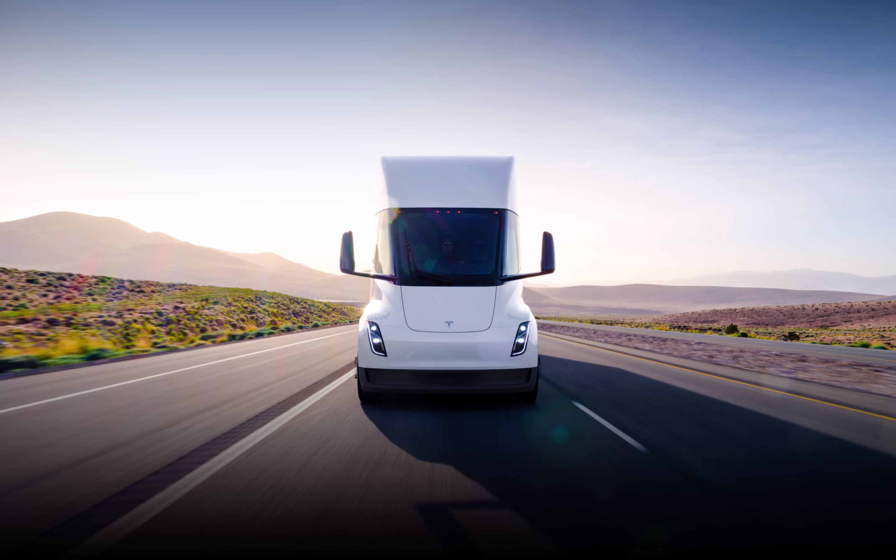 El Tesla Semi estrena nuevo look antes de su lanzamiento.