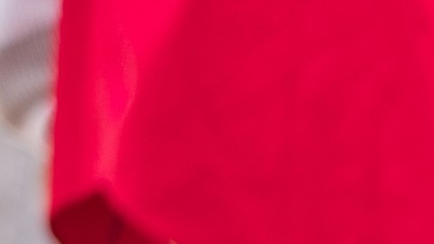 Vista interior de un Honda Civic EG EH EJ extremadamente personalizado con Vacantes de carreras de color verde neón, un tablero de instrumentos de tableta y un volante único inspirado en Dragon Ball