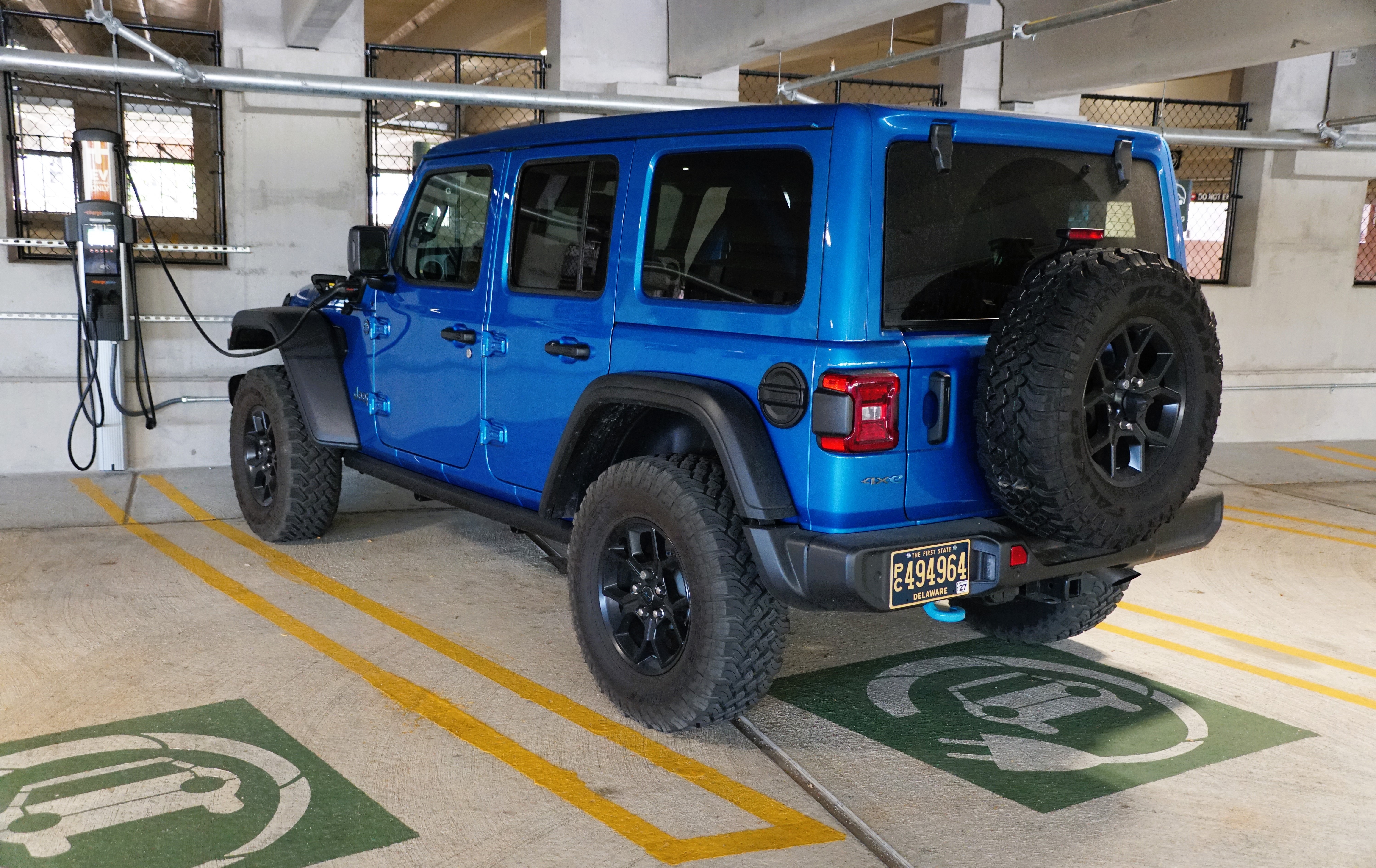Jeep Wrangler 4xe viene en varias configuraciones.