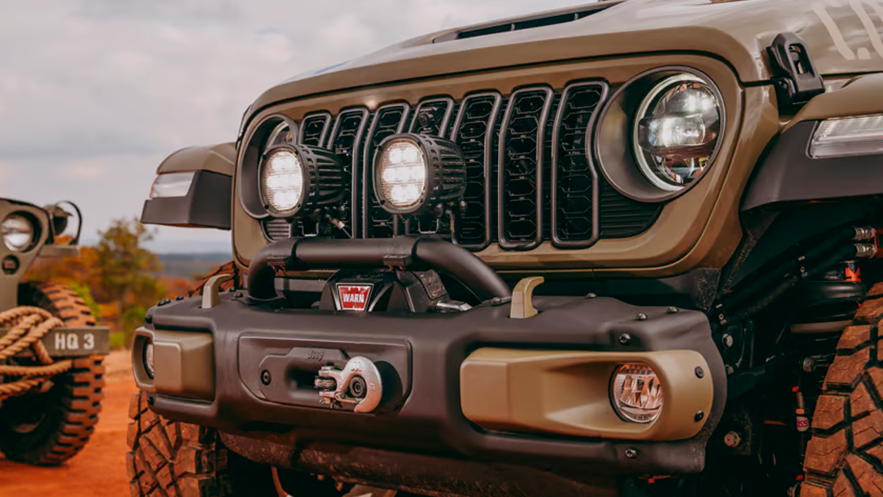 Jeep Wrangler Commando por Fox Factory Vehicles tiene parachoques de acero.
