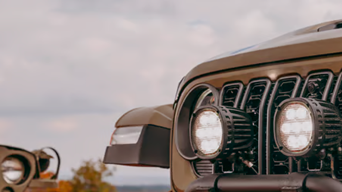 Jeep Wrangler Commando por Fox Factory Vehicles tiene parachoques de acero.