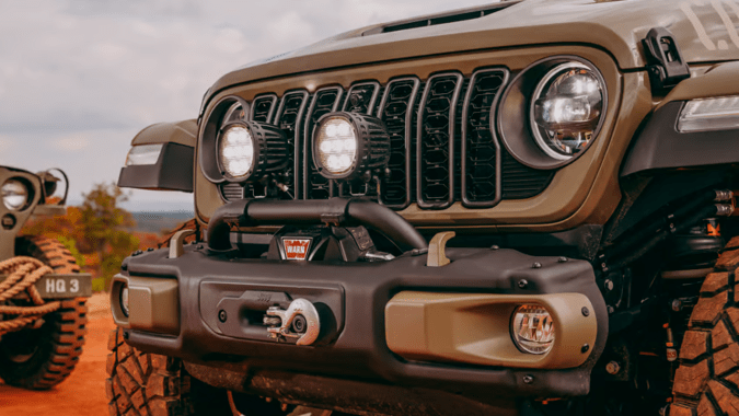 Jeep Wrangler Commando por Fox Factory Vehicles tiene parachoques de acero.