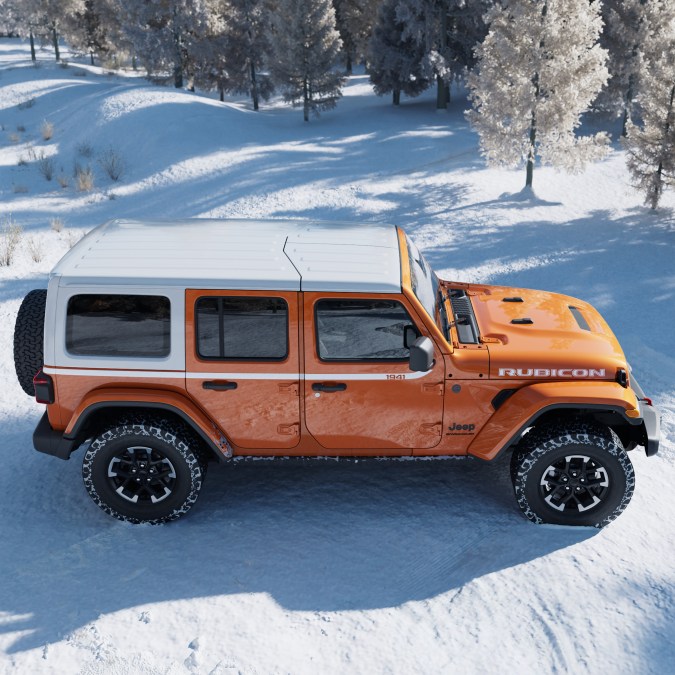 Jeep Wrangler 2026 Whitecap naranja con techo blanco, edición limitada 85 aniversario, rodando en nieve, todoterreno Rubicon 4x4.