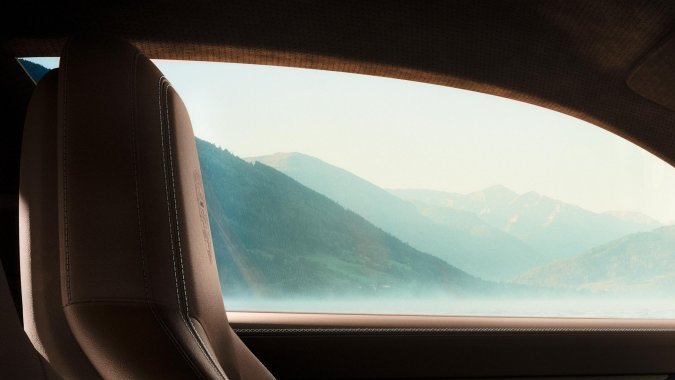 Porsche 911 GT3 90 FA 2027 tiene un interior elegante.