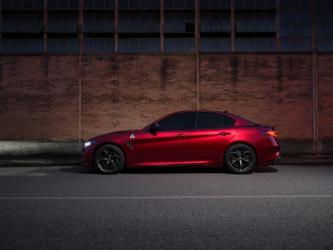 Alfa Romeo Giulia Quadrifoglio Collezione tiene un perfil aerodinámico único.