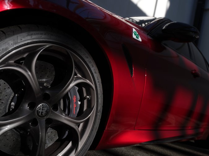 Alfa Romeo Giulia Quadrifoglio Collezione destaca por su estilo deportivo.