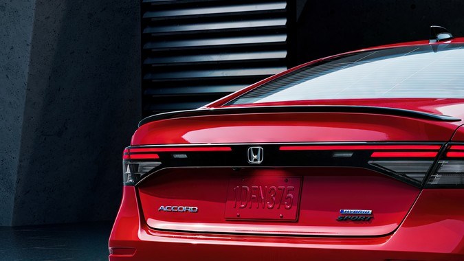 Honda Accord 2026 tiene menos consumo de combustible.