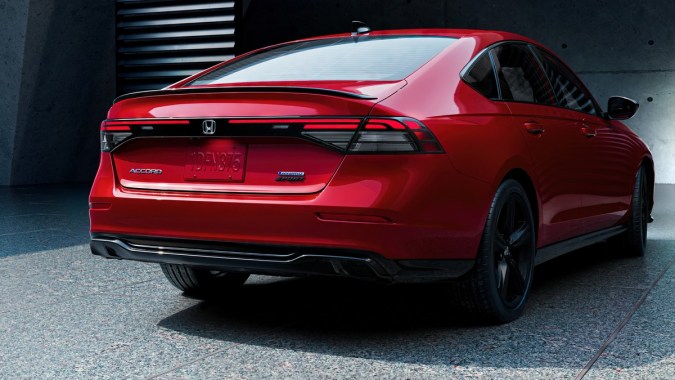 Honda Accord 2026 tiene menos consumo de combustible.