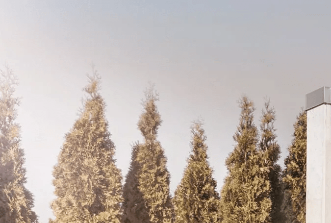 Mercedes‑Benz E450 2025 blanco frente a casa minimalista, sedán de lujo premium, vista tres cuartos frontal.