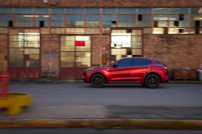 Alfa Romeo Stelvio Quadrifoglio Collezione tiene un color único.