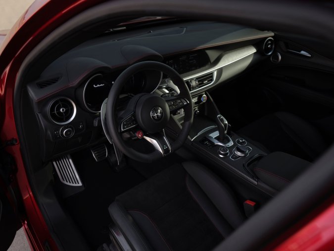 Alfa Romeo Stelvio Quadrifoglio Collezione tiene detalles exclusivos.