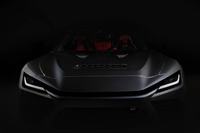 Toyota GR GT tiene un diseño deportivo de carreras.