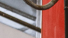 coche en el centro de servicios de reparación de automóviles con enfoque suave y sobre la luz en segundo plano