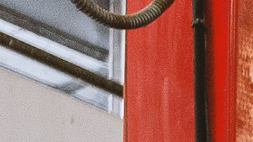 coche en el centro de servicios de reparación de automóviles con enfoque suave y sobre la luz en segundo plano