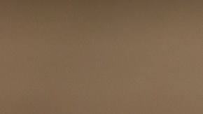 Etiquetas adhesivas para concesionarios (Carfax, bajo kilometraje) en el parabrisas de un automóvil usado