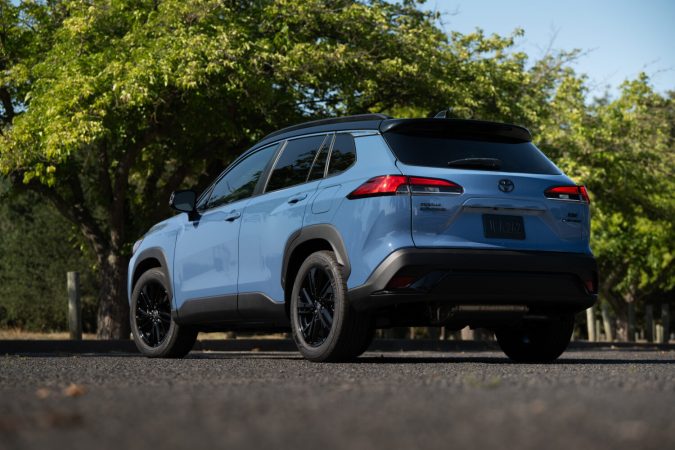 Toyota Corolla Cross Hybrid 2026 tiene un buen ahorro de gasolina.