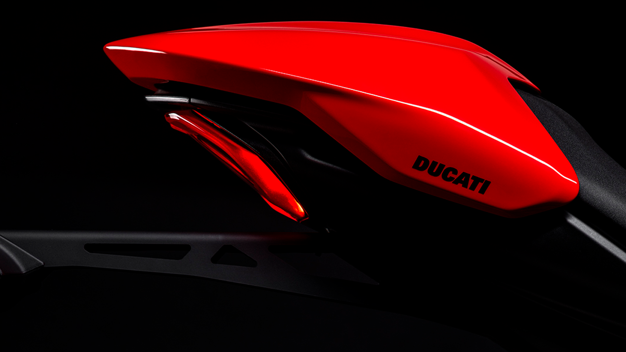 Ducati Monster 2026 tiene un colin más corto.
