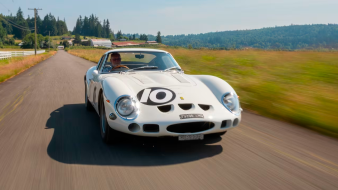 Ferrari 250 GTO de 1962 chasis 3729GT genera más de 300 caballos de fuerza.