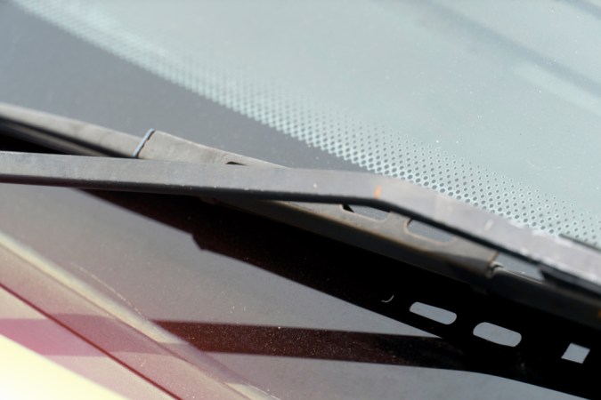 Escobillas del limpiaparabrisas en el parabrisas.