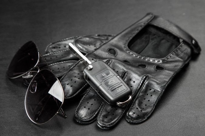 Los guantes para manejar tienen diferentes tamaños.