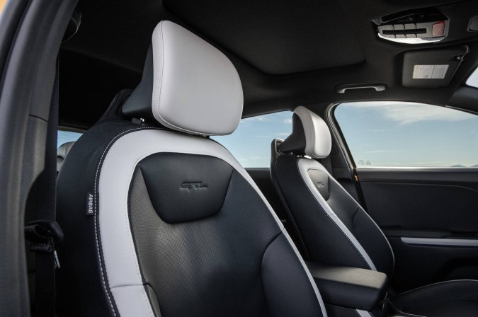 K4 Hatchback 2026 tiene más comodidad.